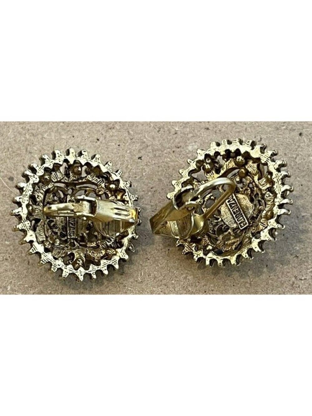 Vintage Florenza Gold Tone Black Center Stone Clip on Earrings Signed - Picture 2 of 6